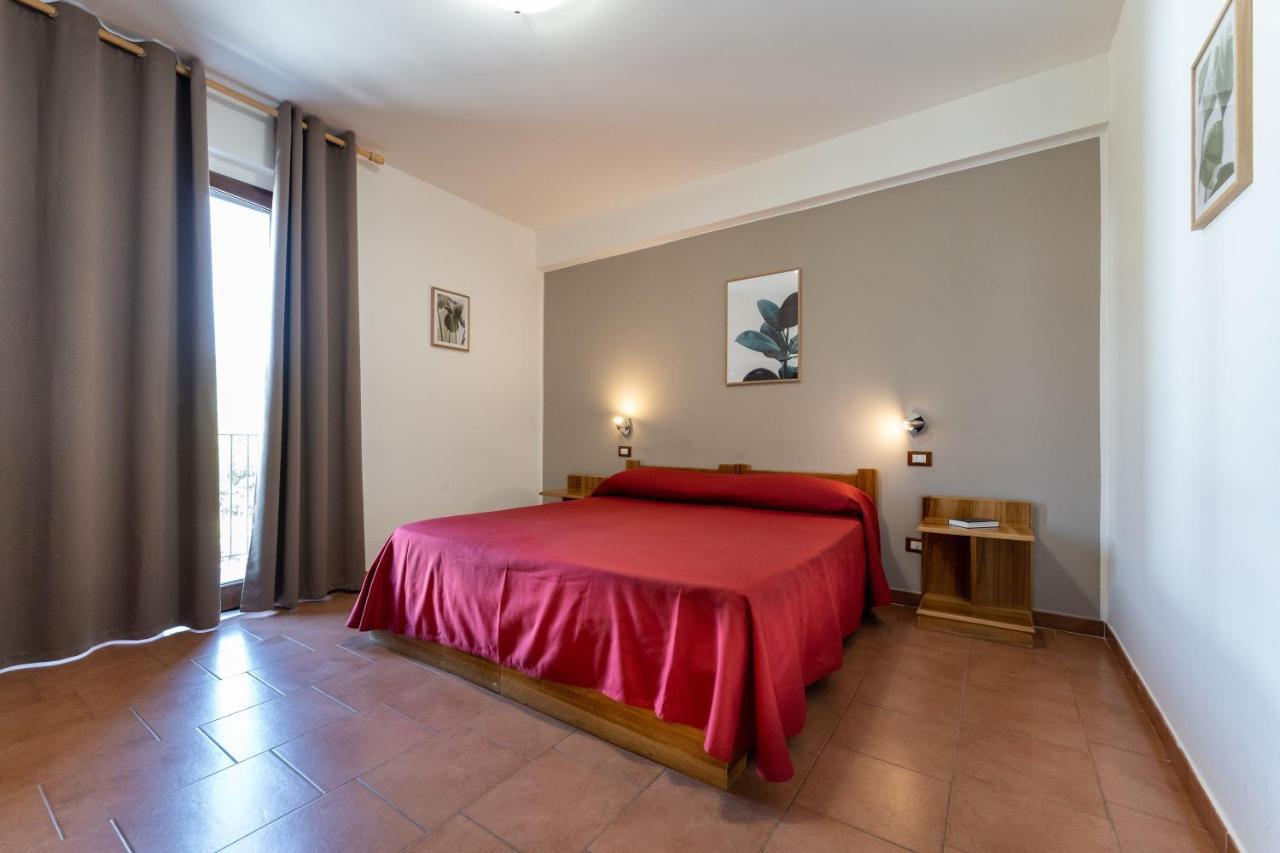 La Terra Dei Sogni Country Hotel Фьюмефреддо-ди-Сицилия Номер фото