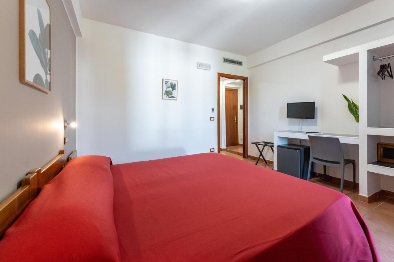 La Terra Dei Sogni Country Hotel Фьюмефреддо-ди-Сицилия Номер фото