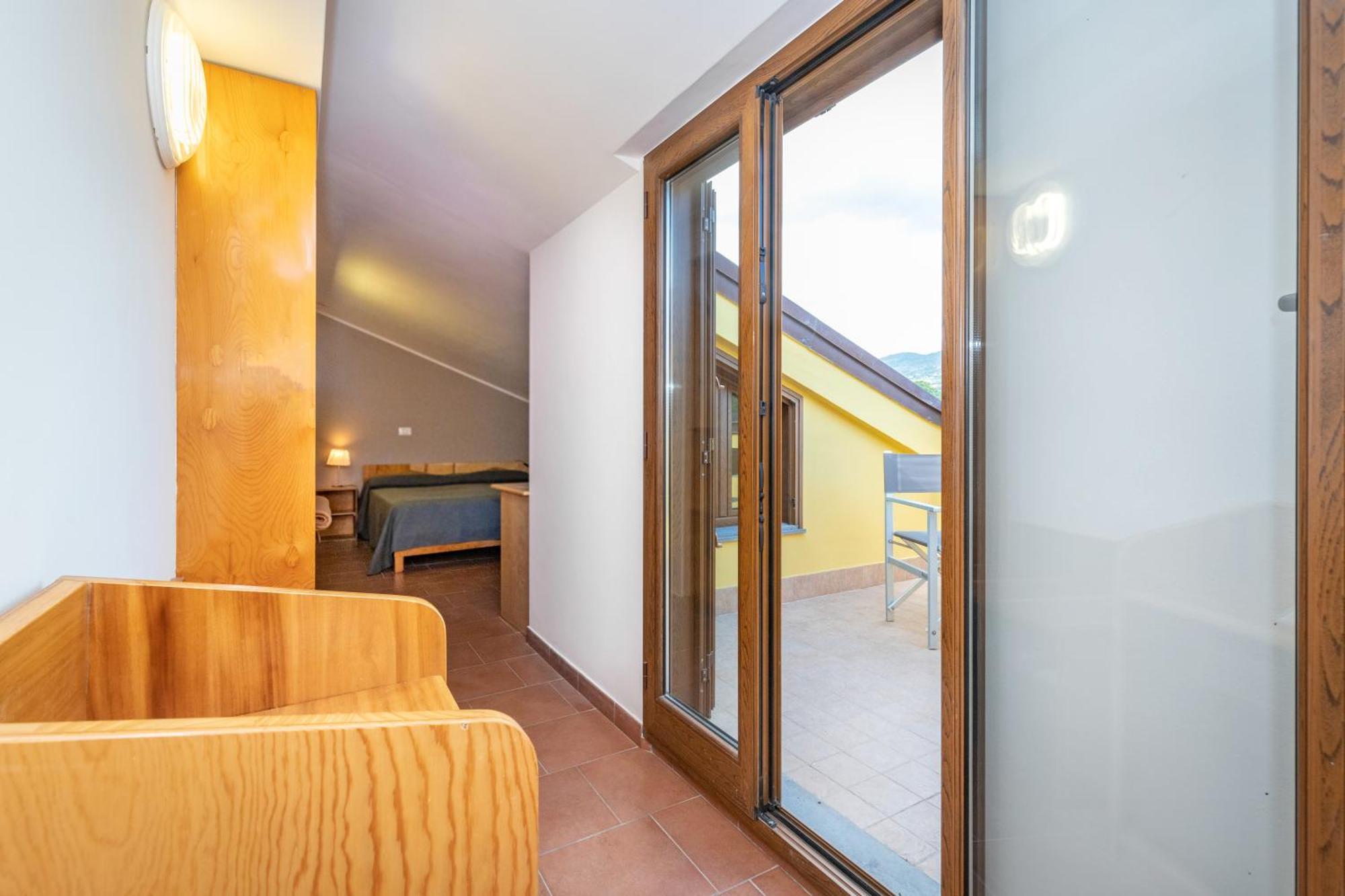 La Terra Dei Sogni Country Hotel Фьюмефреддо-ди-Сицилия Номер фото